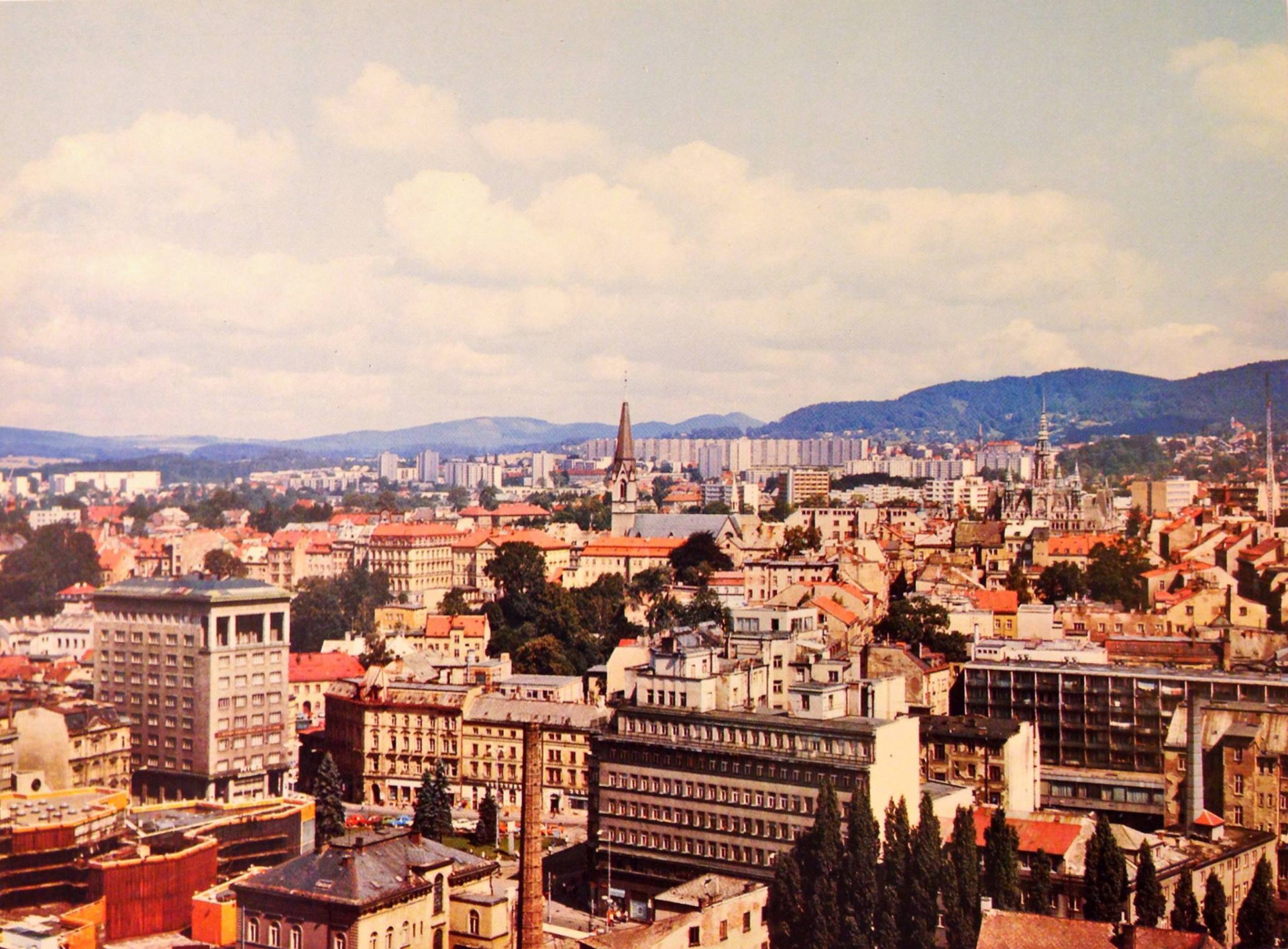 pohled z budovy bývalého Elitexu (dnes S - tower) na dolní centrum