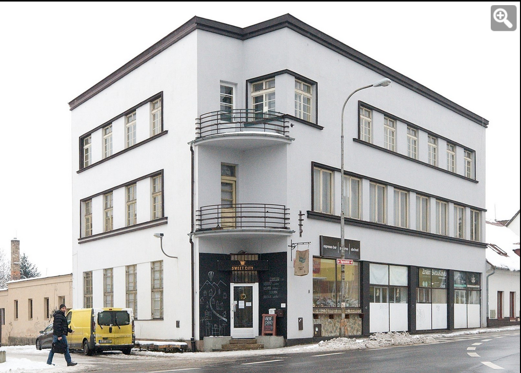 Dům v Ruprechtické ulici, kde býval Autohaus Antona Eisenkolba. Rozsáhlý areál obsahoval vše důležité pro motoristy a cyklisty. Autor: Ota Bartovský, MAFRA