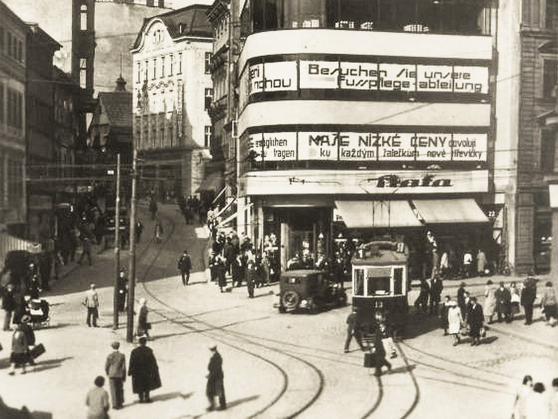Soukenné náměstí (Tuchplatz) 30. léta. (archiv J.Peterka)