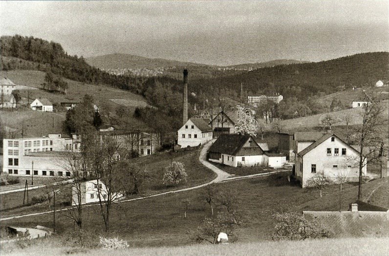 Proseč (dle té fabriky vlevo), směr k Jablonci (archiv M.Havrda)