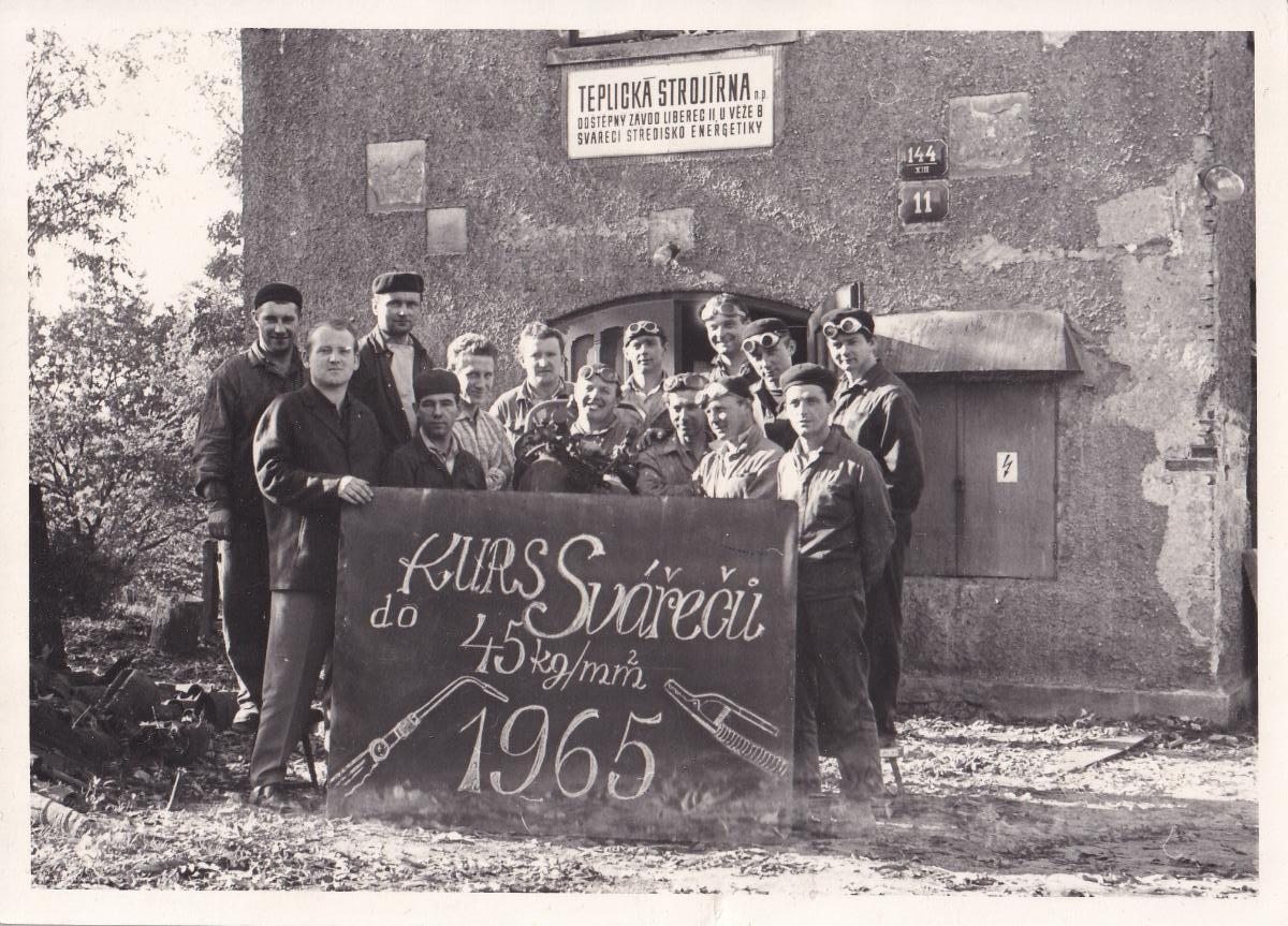 Historické foto - svářečský kurz, Teplická strojírna, závod Liberec, U Věže 8. Rok 1965. Zdroj Aukro. (autor příspěvku Ivan Řihošek)