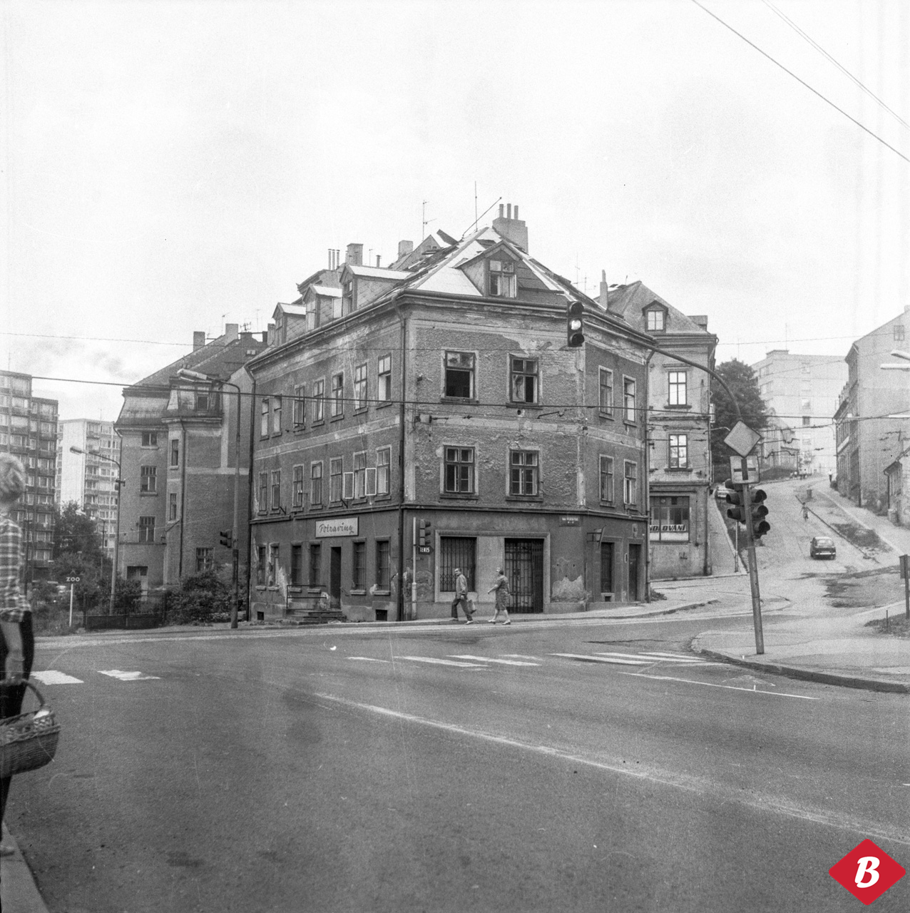 Křižovatka ulic Mlýnské a Na Perštýně v roce 1981 (foto Erwin Cettineo)