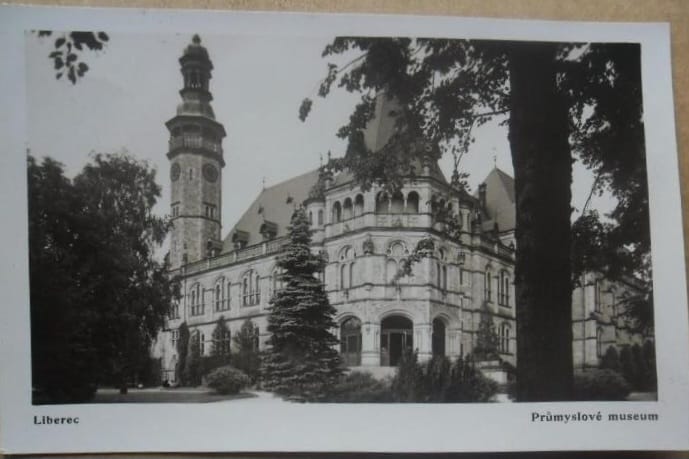 Muzeum na pohlednici z třicátých let.Foto Gottfried Wurbs. (archiv Václav Honzejk)
