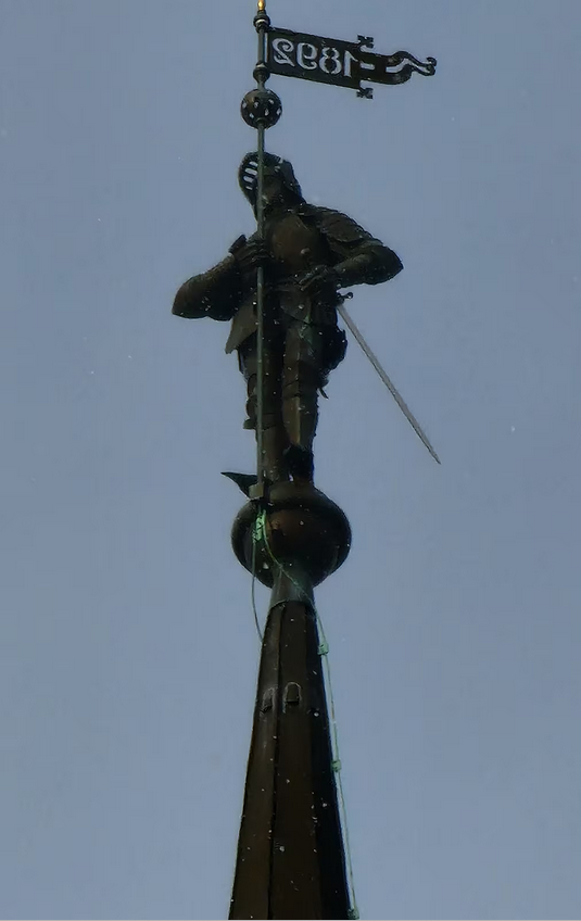 Obnovená socha rytíře Rolanda na hlavní věži liberecké radnice.  Autor: Zdeněk Lukeš