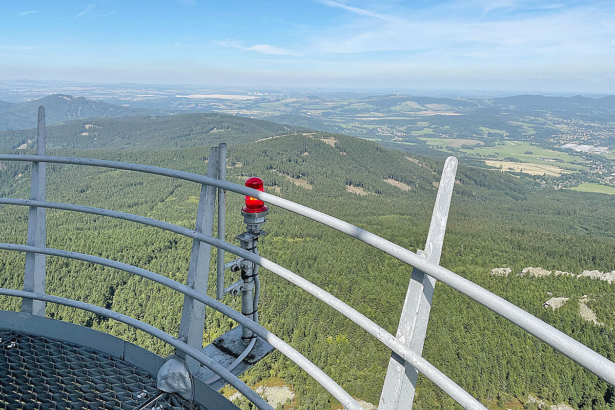 Výhled z ochozu na severozápad, směrem k polské elektrárně Turow na obzoru Autor: Jakub Pokorný, MF DNES