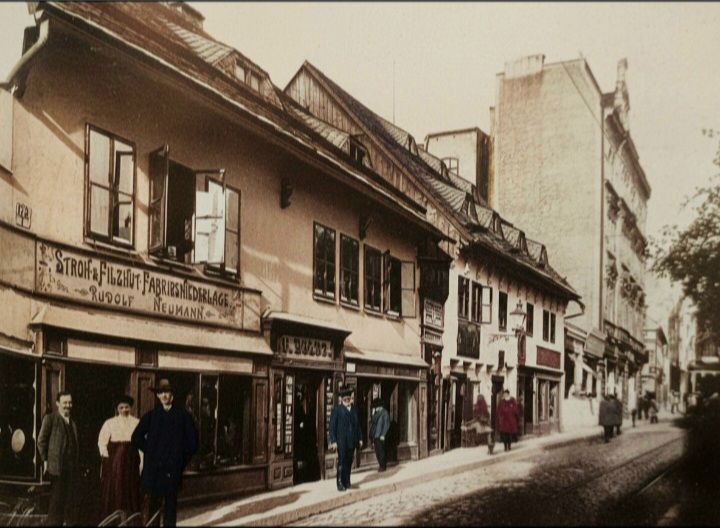 Střelecká ulice, dnes ulice 5.května v roce 1924. Pro větší rozlišení kolorováno Al. (archiv Iveta Mowaldová)