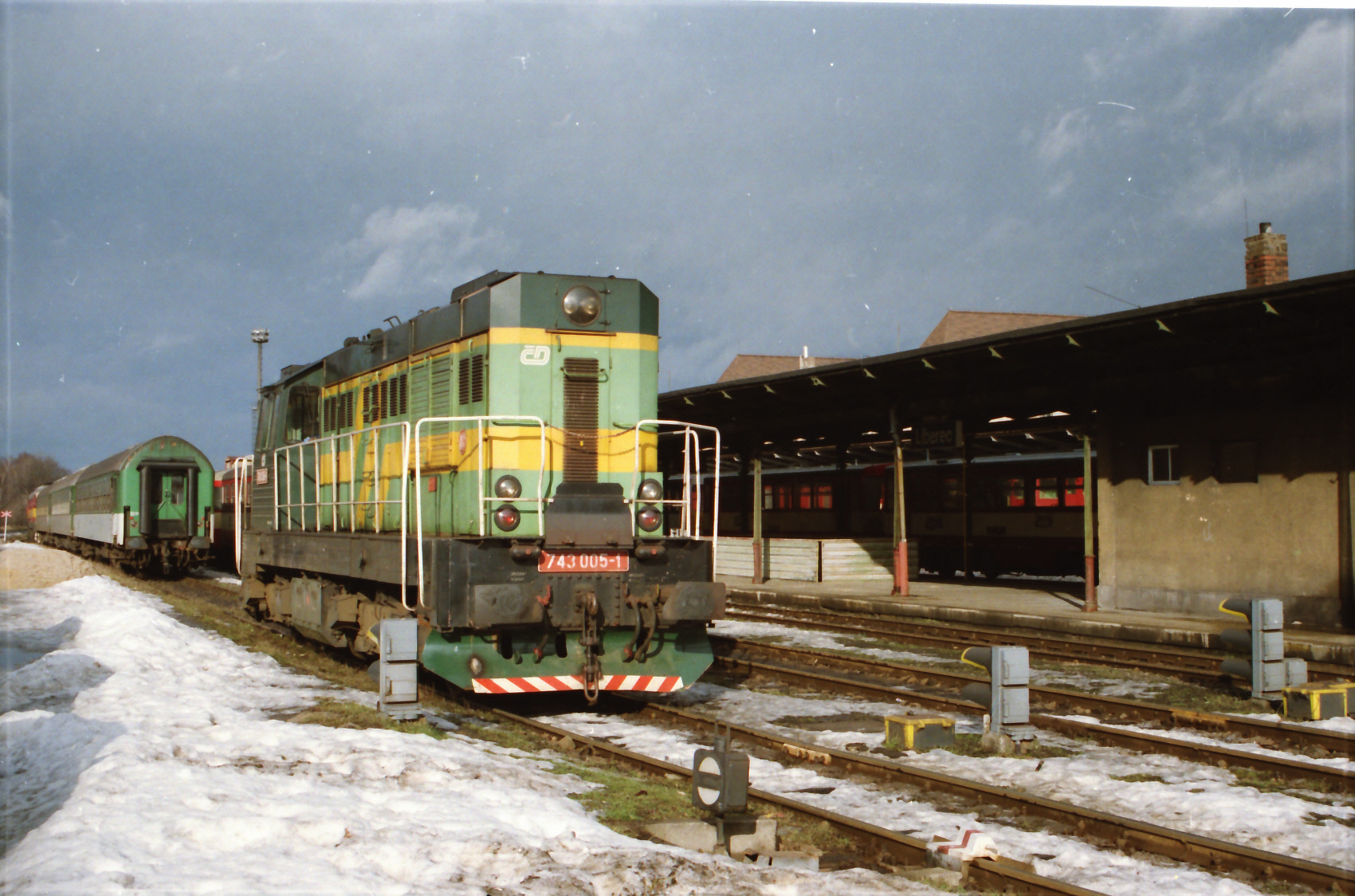 743 005 na libereckém nádraží, rok 2002. (foto Mario Danner)