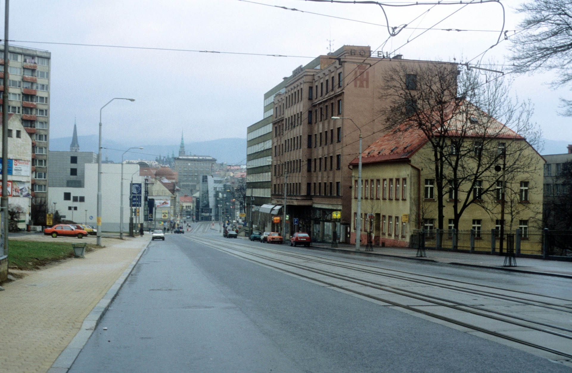 Třída 1.máje v roce 1998 (archiv J.Peterka)
