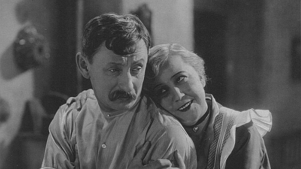 Vlasta Burian se svou kolegyní Růženou Šlemrovou ve filmu Anton Špelec, ostrostřelec