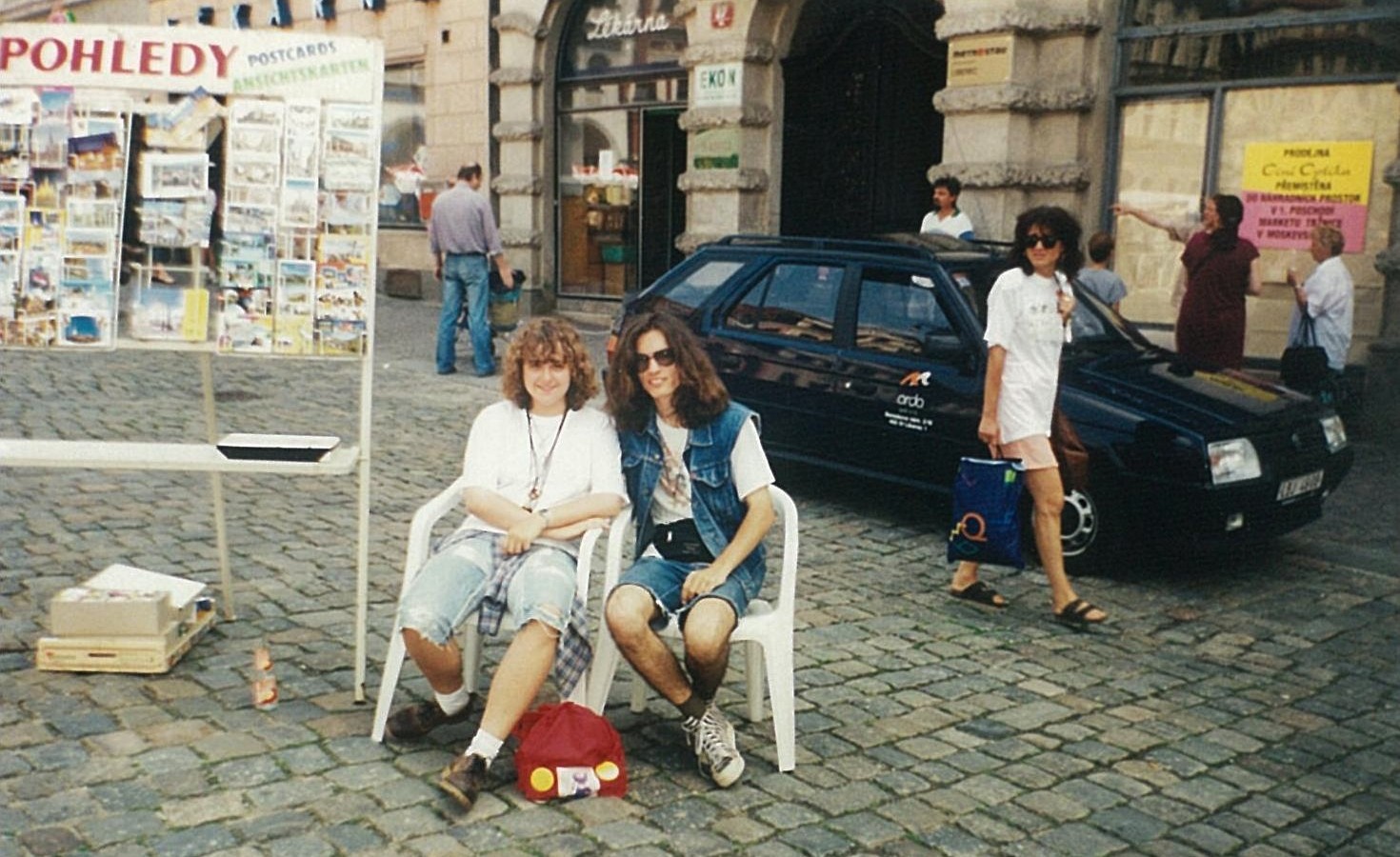 Jan Mikulička - Grunge! aneb nadějnej prodavač pohledů na náměstí u radnice před třiceti lety a třiceti kily