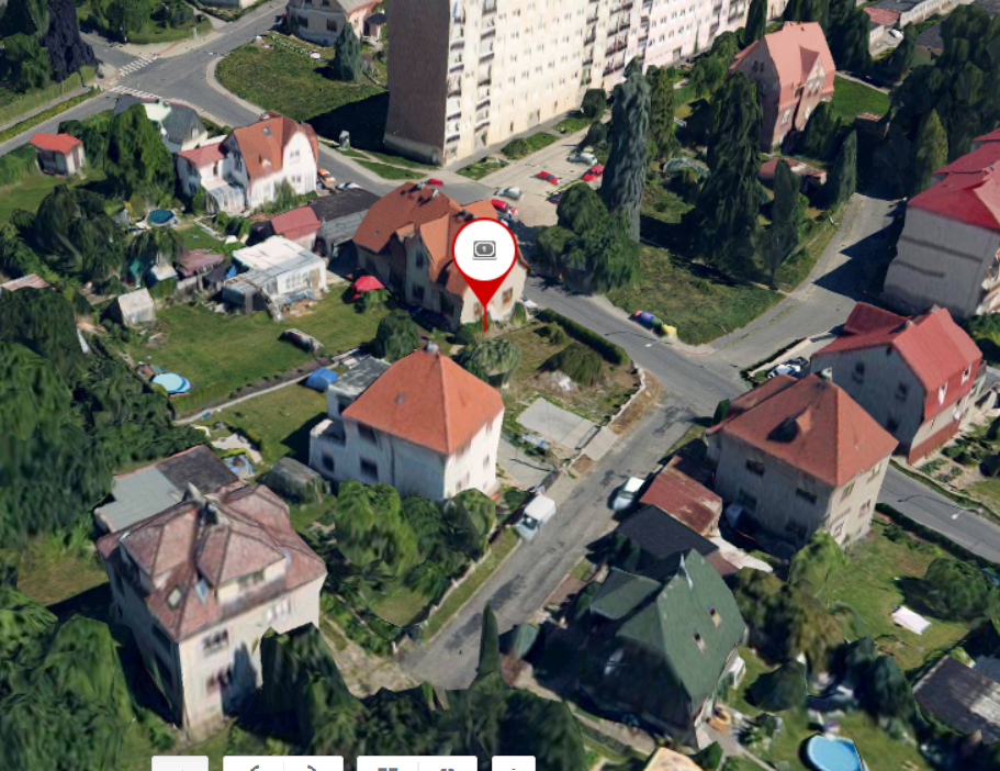 fotografie byla pořízena za domem