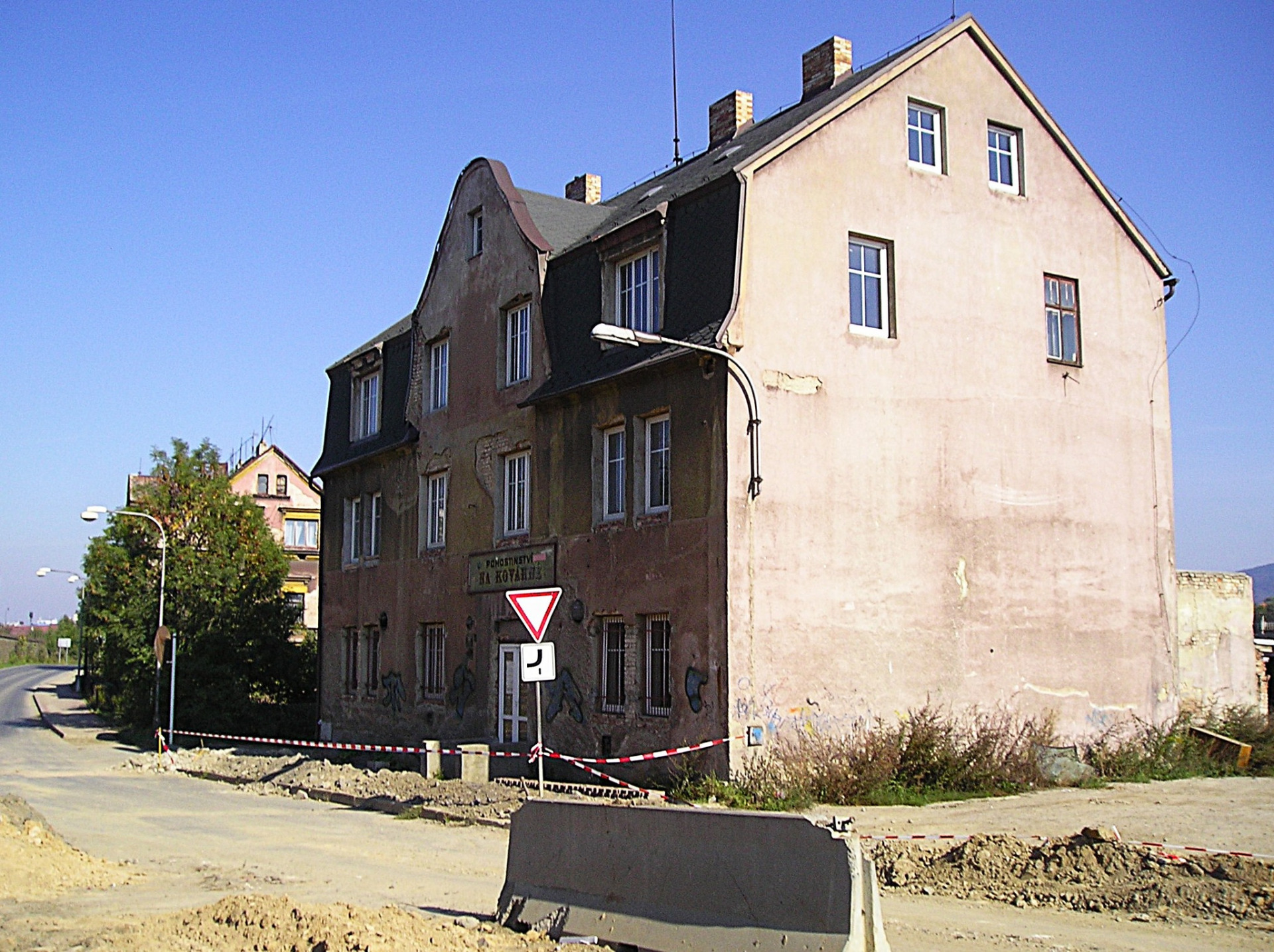 Populární restaurace Na kovárně, před demolicí. Liberec (archiv Jarda Zikmund)