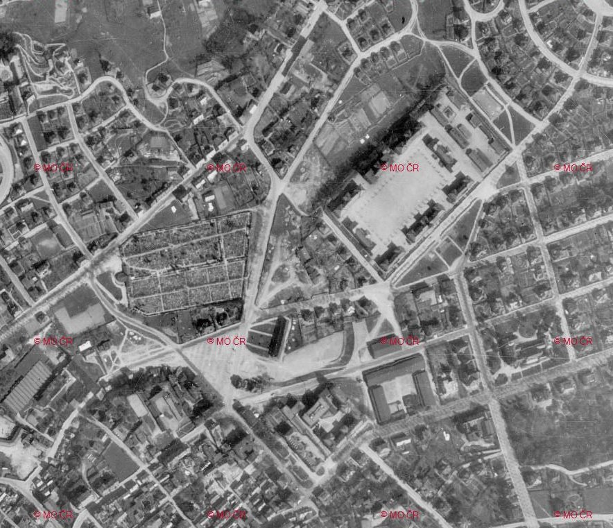 Takhle nějak to kolem Tržního náměstí vypadalo 1938 (Aleš Procházka)