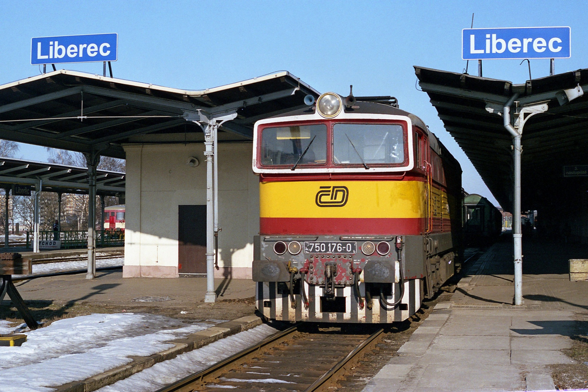  26.2. 2003 brejlovec 750.176 na 101. koleji v Liberci (foto Miroslav Fogl)