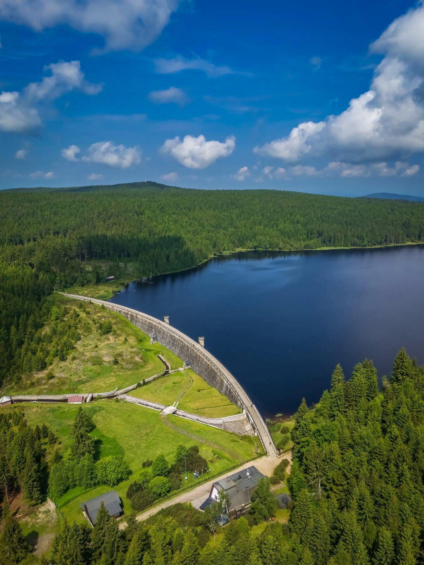 Vodní nádrž Bedřichov na Černé Nise. ( využívána k vodohospodářským i energetickým účelům ). 2.6.2026 fotil Matyáš Gál