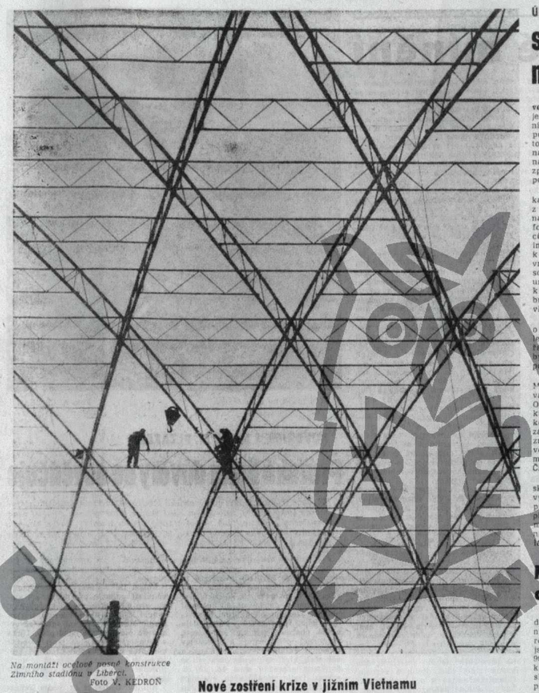 Rudé právo 7.června 1966 Montáž střechy zimního stadionu. (archiv R.Kittler)