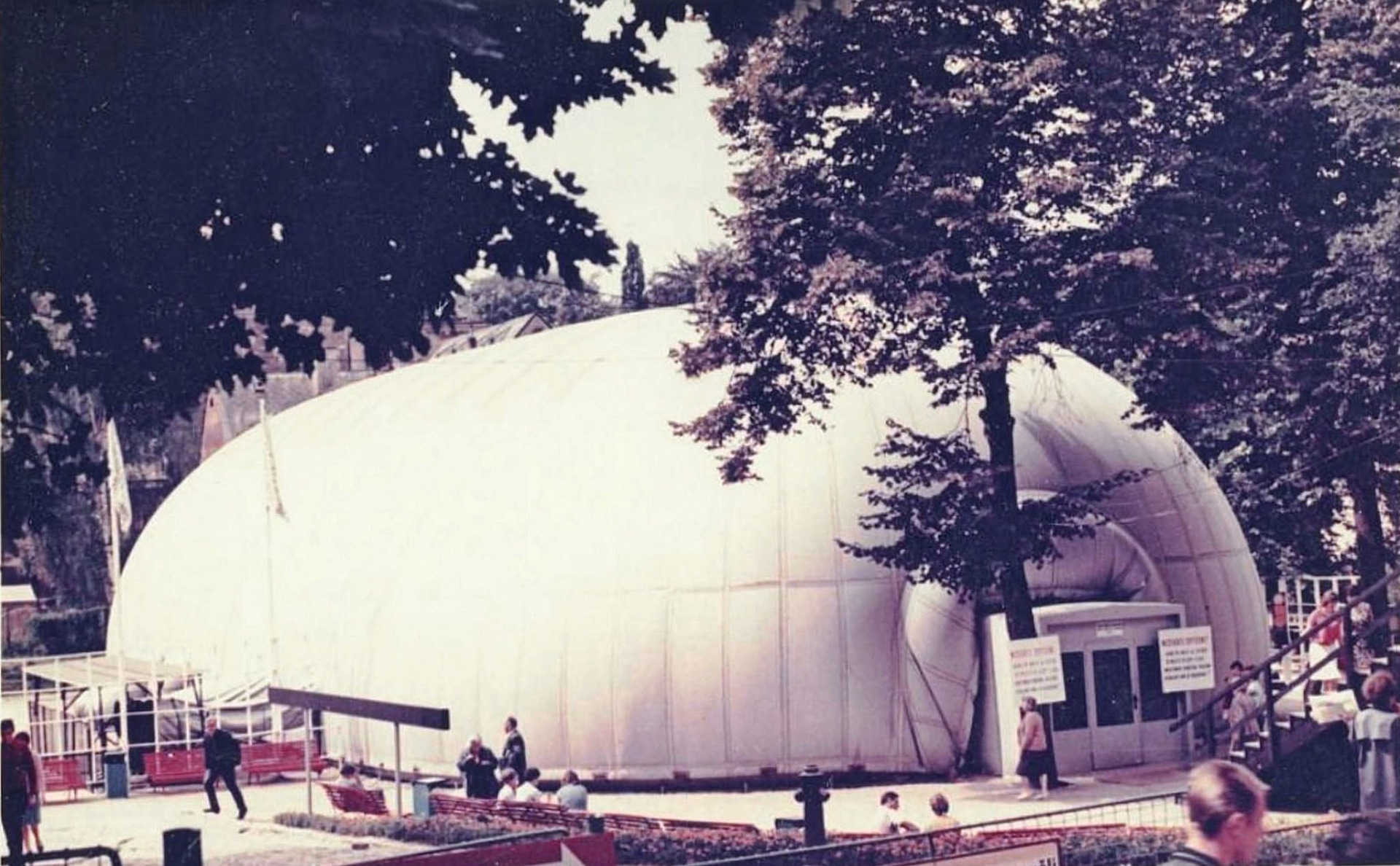 Pavilon chemického průmyslu na Libereckých výstavních trzích - 1966 (archiv J.Peterka)