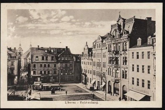 Bismarckplatz.Vzadu napravo Appeltův dům a vedle přes Windgasse,obchod Konrada Gartnera. (archiv Václav Honzejk)