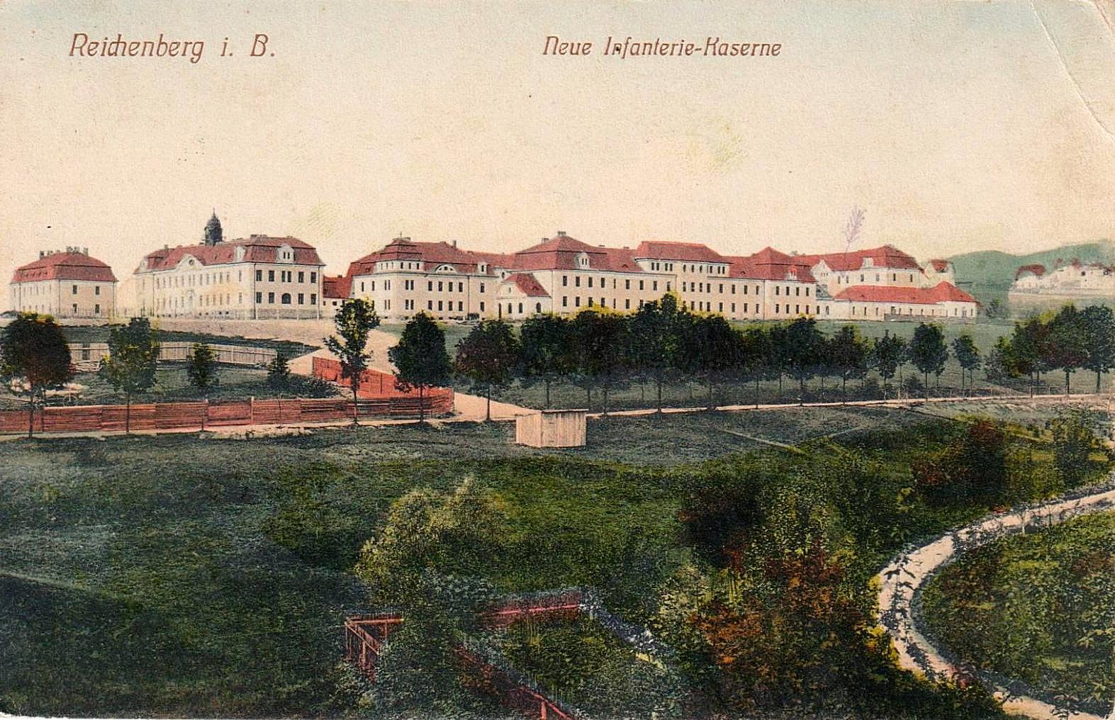 Horní kasárny na Žižkově náměstí před rokem 1915 (archiv M.Gergelčík)