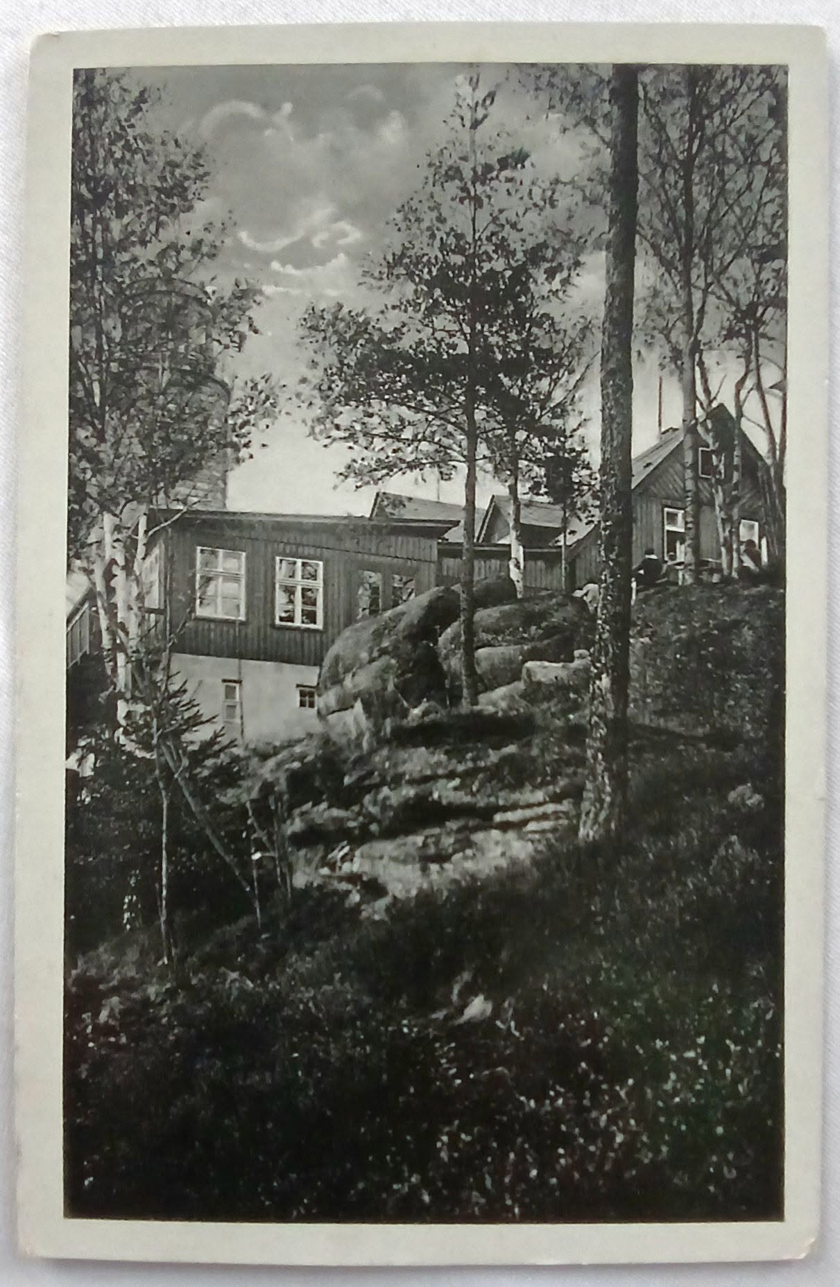Prošečský hřeben (Proschwitzerkamm) a prosečská chata (Wiesnerbaude). Pohlednice je poslána 10.5.1942 (archiv V.Honzejk)