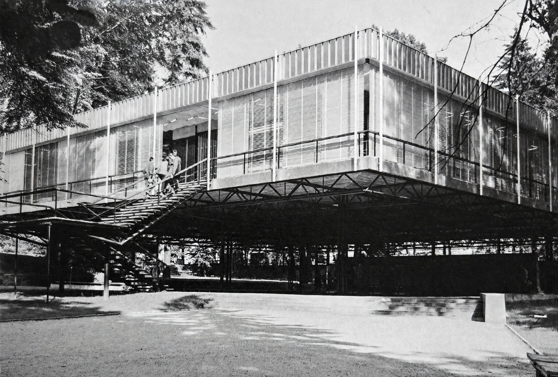 Pavilon F - Bytex podle Miroslava Masáka (1962-1965), dnes restaurace ZOO1320 Foto Jan Kabíček, srpen 1965