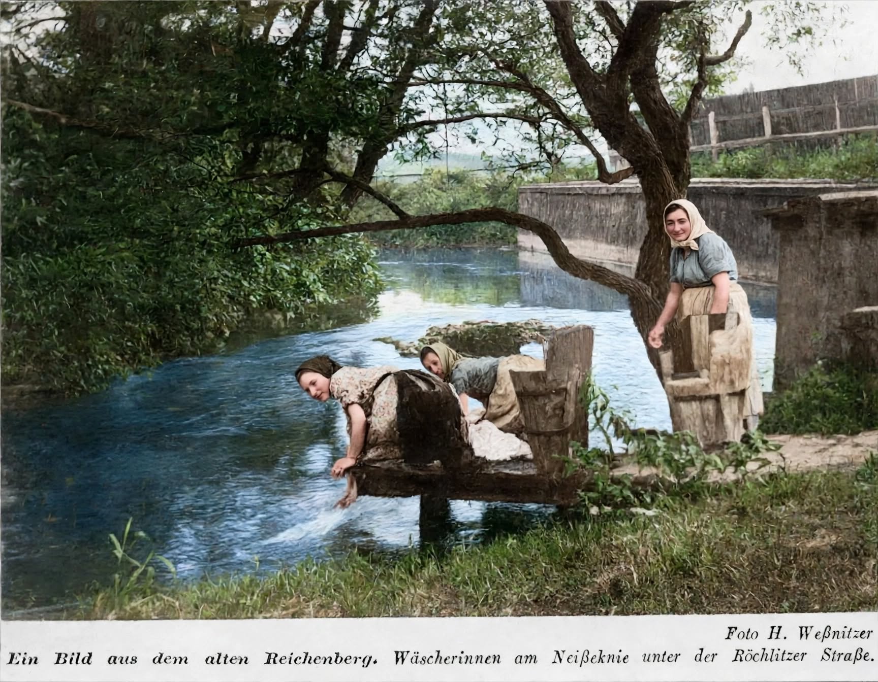 "Prádelna na Nise pod Rochlickou (dnes ul. Dr. Milady Horákové), cca 1900-1910. Foto H. Weßnitzer – Ein Bild aus dem alten Reichenberg."